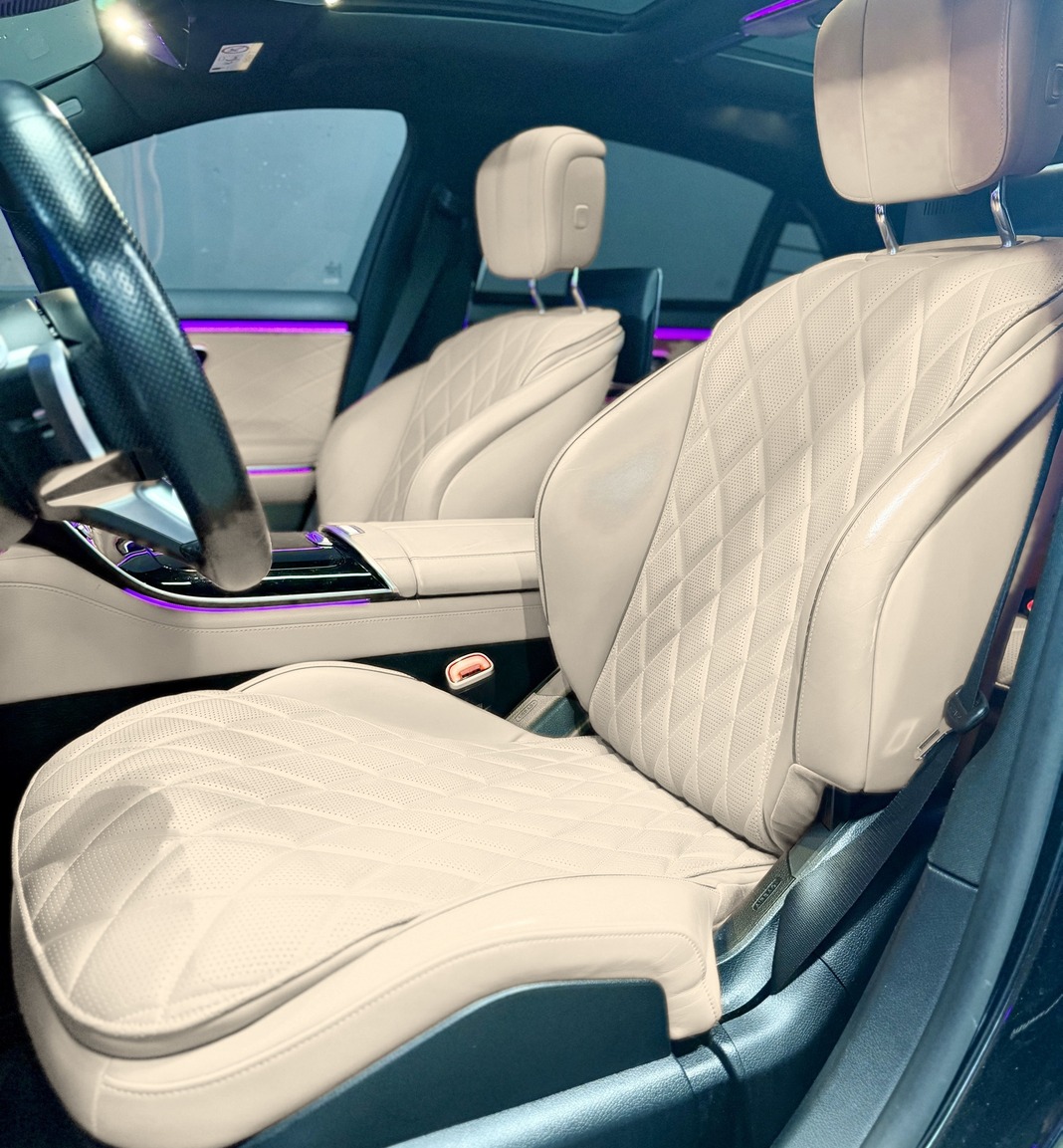 3_interieur-siege-conducteur-beige