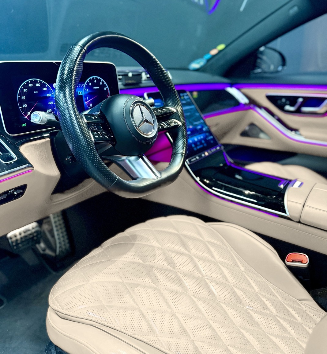 4_interieur-volant-beige